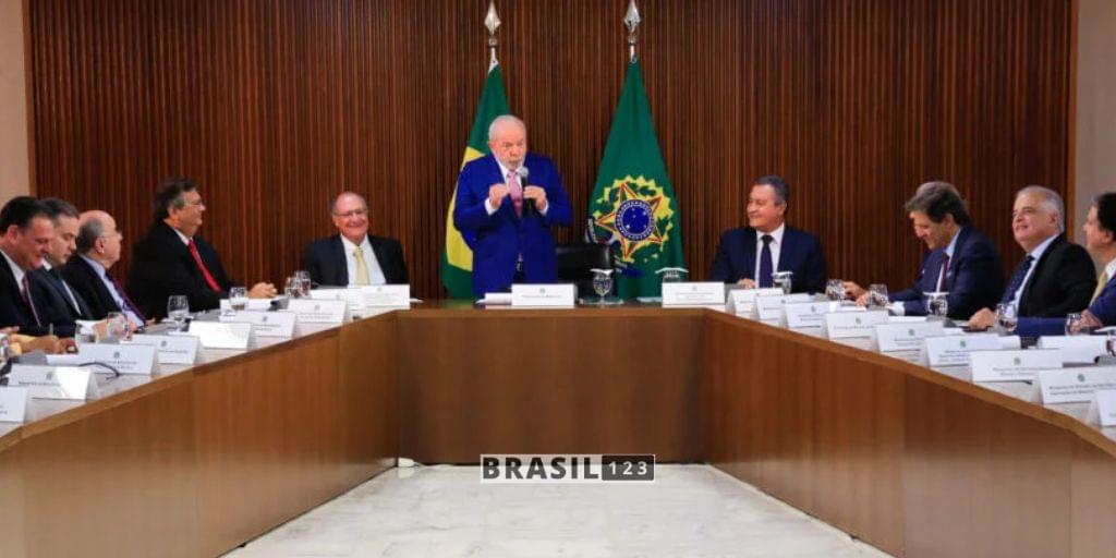 Lula também disse não ter vergonha em afirmar que sua gestão será composta por "gente da política muito competente e gente técnica muito competente".