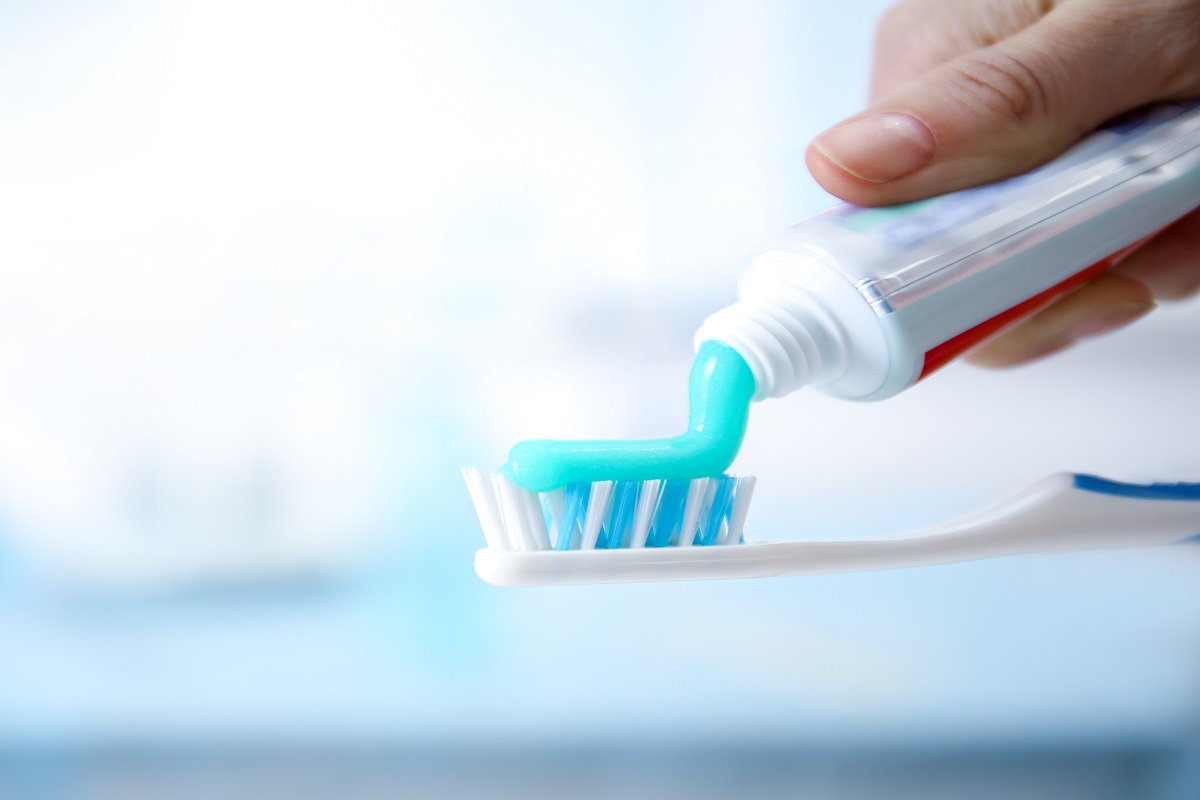 A pasta de dente também pode ser utilizada durante a faxina da sua casa - Reprodução AdobeStock
