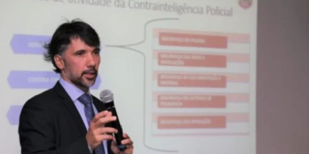 O delegado Rodrigo Morais Fernandes, há mais de 20 anos na PF, esteve à frente das investigações sobre o ataque a faca contra Bolsonaro.