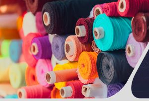 Trabalhar na indústria têxtil é sua chance de ajudar na produção de materiais que todos usam. 