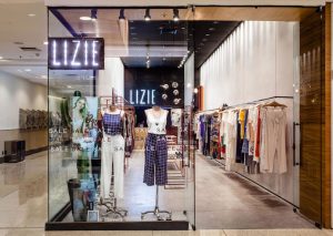 Trabalhar na Loja Lizie é uma chance de adquirir maiores conhecimentos sobre moda e vendas.