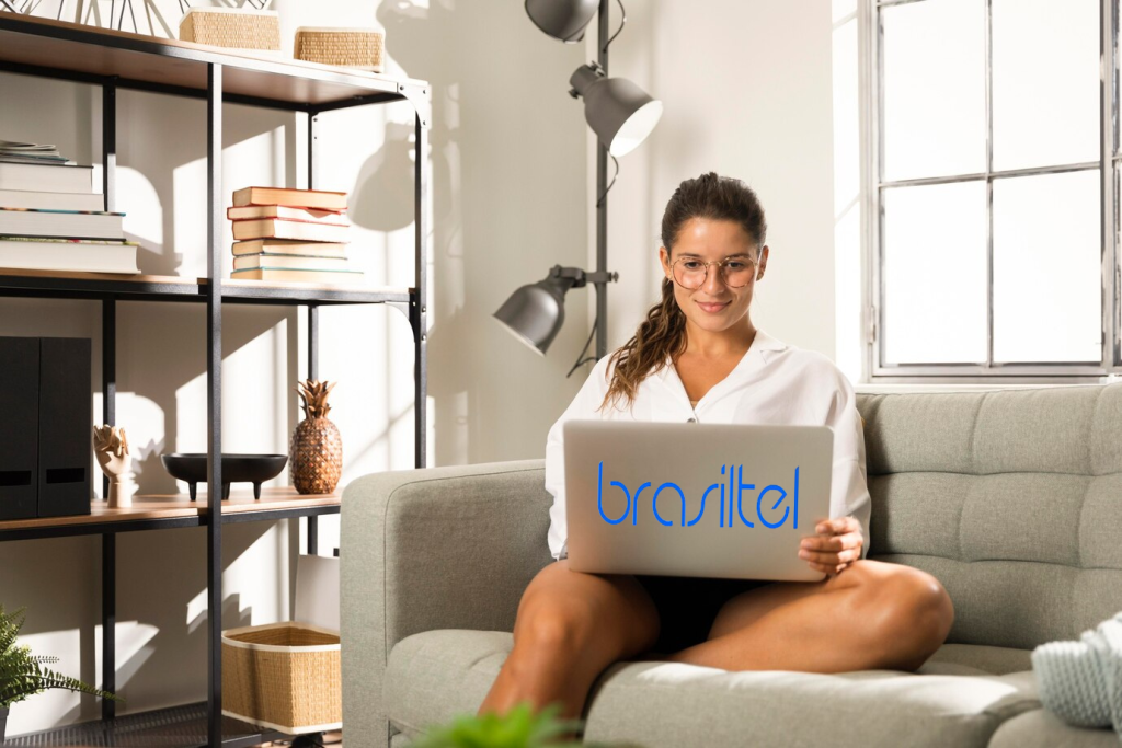 BrasilTel contrata: 10 vagas home office com salário de 3 mil e celular grátis!