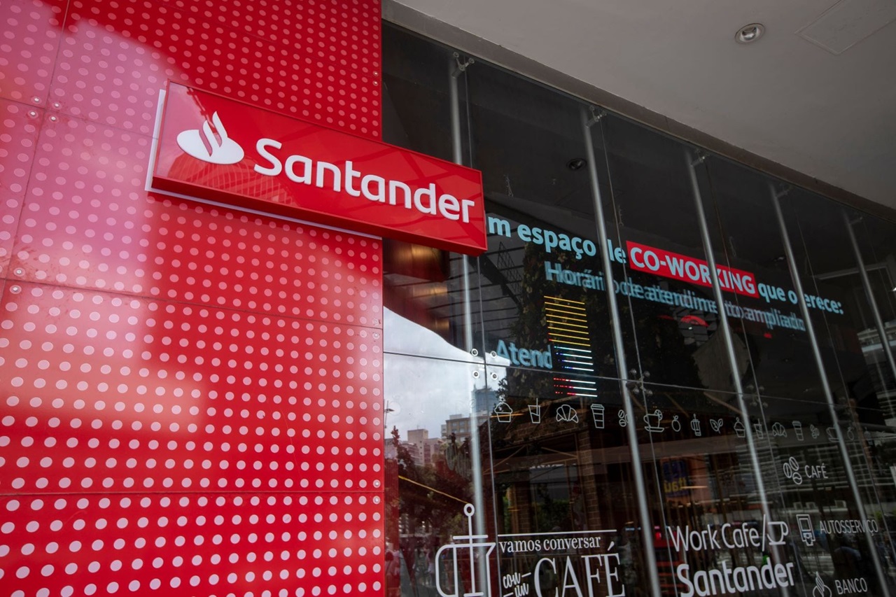 Santander Está Contratando: 275 Vagas de Emprego em Diversas Áreas