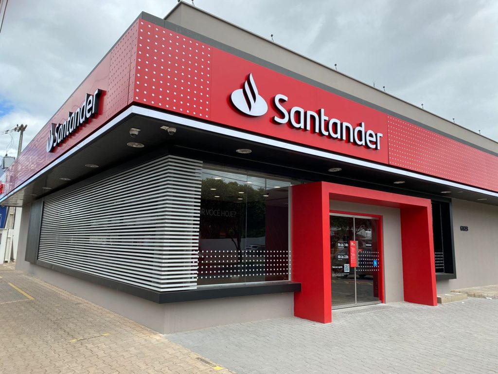 Santander oferece oportunidade de emprego em home office para mais de 1400 pessoas.